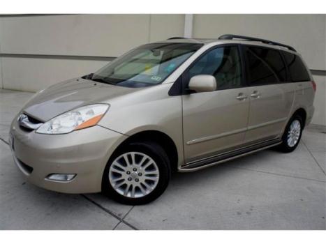 Toyota : Sienna LIMITED AWD TOYOTA SIENNA LIMITED AWD NAV CAM CD CHANGER SUNROOF HEATED SEATS PRICED TO SELL
