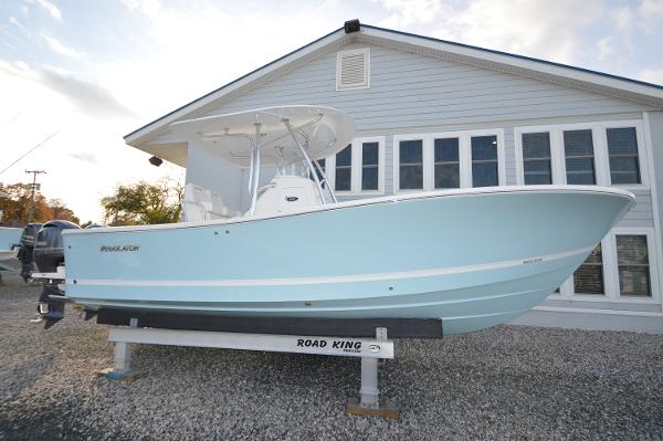 2015 Regulator 25 Center Console