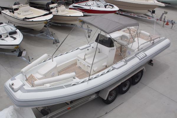 2009 Novurania Launch 750