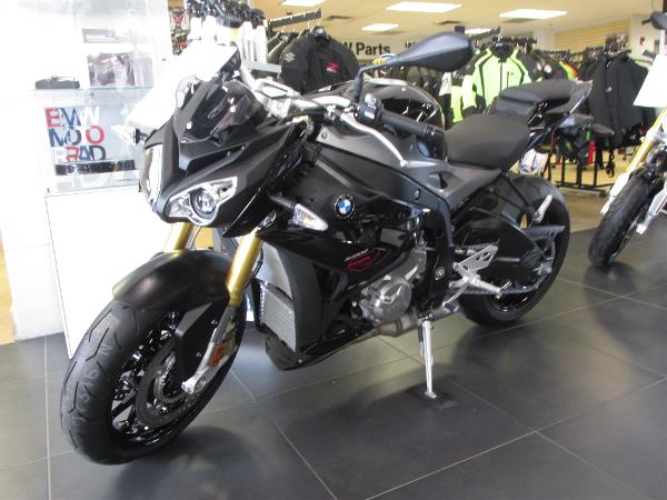 2016  BMW  S 1000 R - Black Storm Metallic