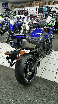 Yamaha : YZF 2013 yzf r 1 in blue new full warranntty showroom new no miles