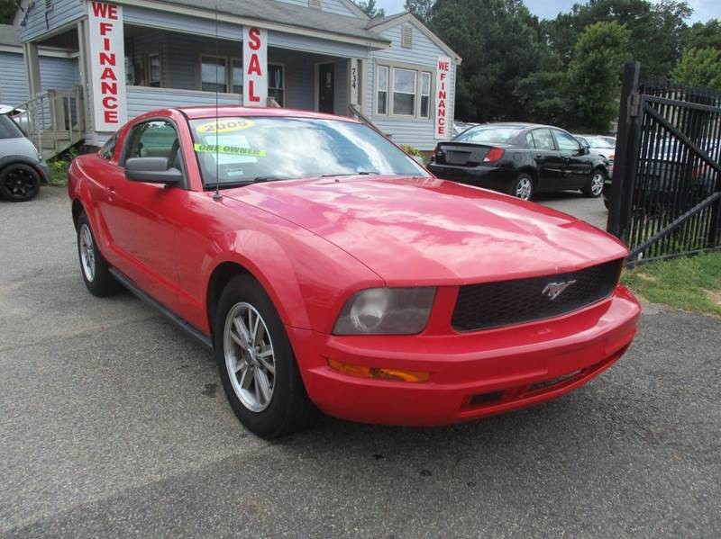 2005 Ford Mustang V6 Premium 2dr Coupe