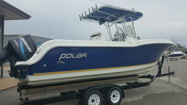 2005 Polar 2700 Center Console