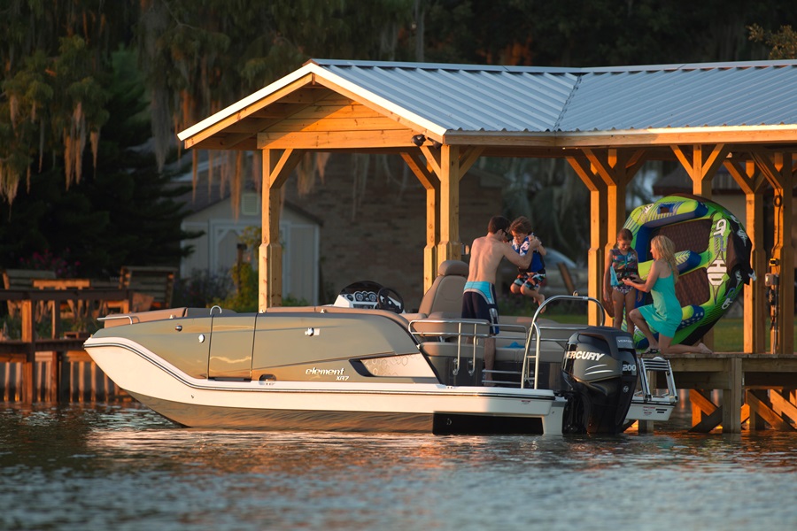 2015 Bayliner Element XR7