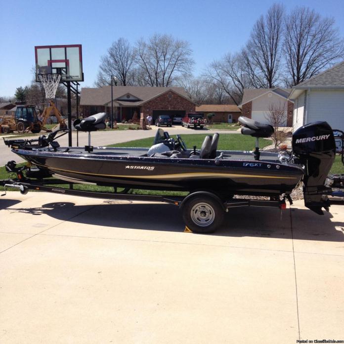 Stratos 176 XT fiberglass bass boat