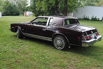 Oldsmobile : Toronado Brougham Coupe 85 toronado