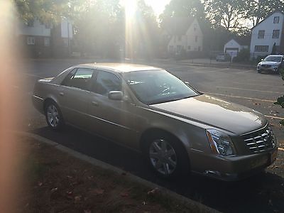 Cadillac : DTS DTS A Real Beauty In Great Condition!