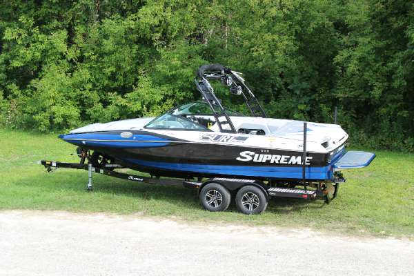 2015 SUPREME BOATS S226