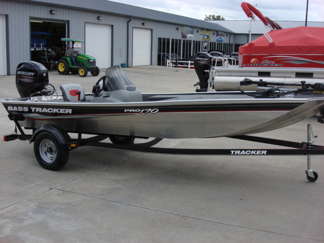 2015 TRACKER BOATS Bass & Panfish Mod V Pro 170