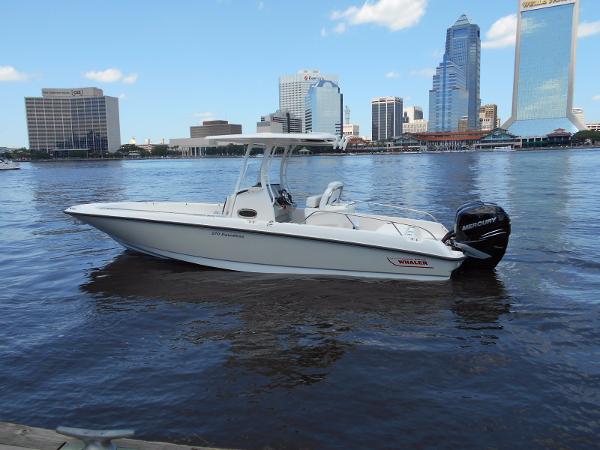 2015 Boston Whaler 270 Dauntless