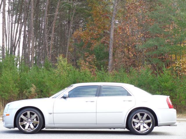 Chrysler : 300 Series SRT8 w/Sunro 2006 chrysler 300 srt 8 sunroof 6.1 l 435 p mo 200 down