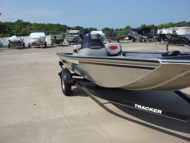 2016 TRACKER BOATS Bass/Panfish Mod V Pro 170