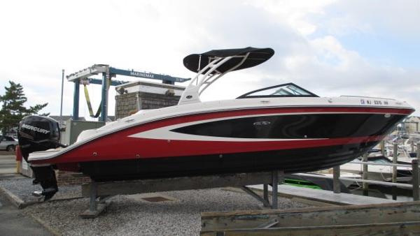 2015 Sea Ray 270 Sundeck