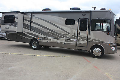 2015 BOUNDER 33C** LIKE NEW**4900 MILES**KING BED