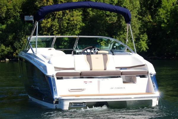 2016 Regal 22 fasdeck