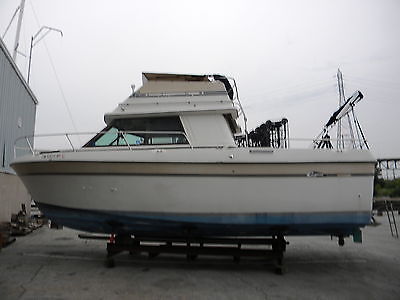 1981 Cruisers Yachts 288 Villa Vee- Flybridge Cruiser 29 Foot  needs port engine