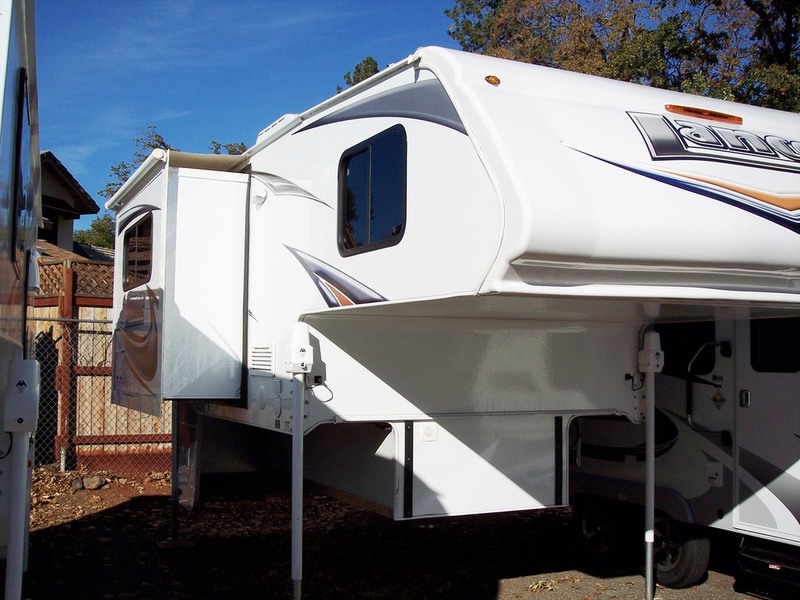 2013 Lance Truck Campers 950S