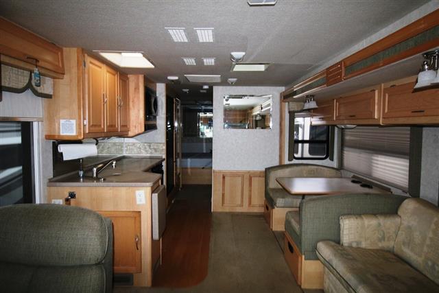 2004 Fleetwood REV 38B