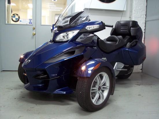 2010 CanAm Spyder, RT SE5, metalic blue, superb  condition, 3515miles