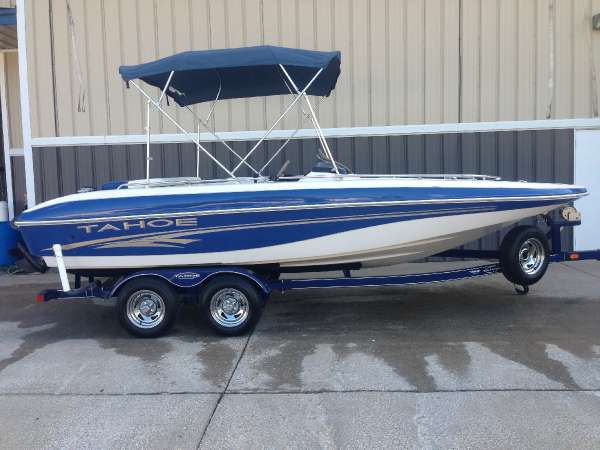 2004 TAHOE BOATS 202 IO