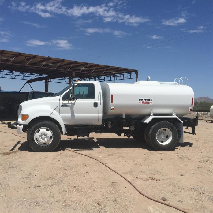 2002 Ford F650