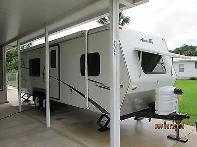 25' Arctic Fox All-Season Travel Trailer