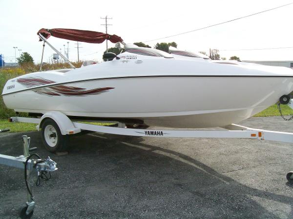 2001 Yamaha Sport Boat LS 2000