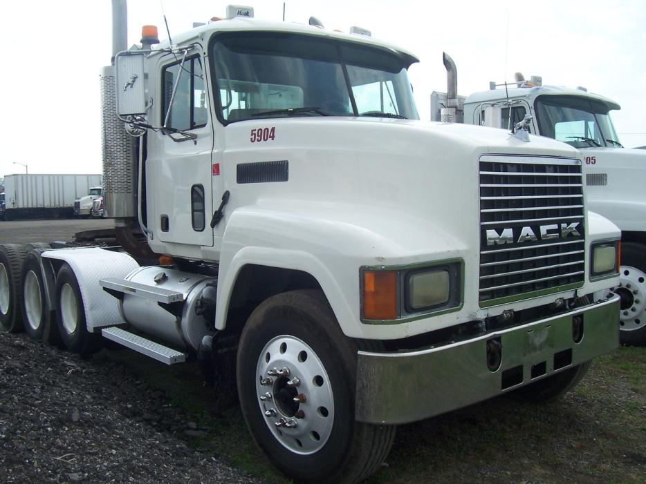 2001 Mack Ch613