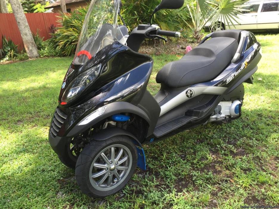 Piaggio MP3 reverse trike