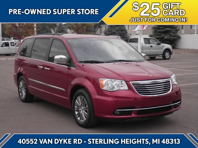 2013 Chrysler Town & Country Touring-L Sterling Heights, MI