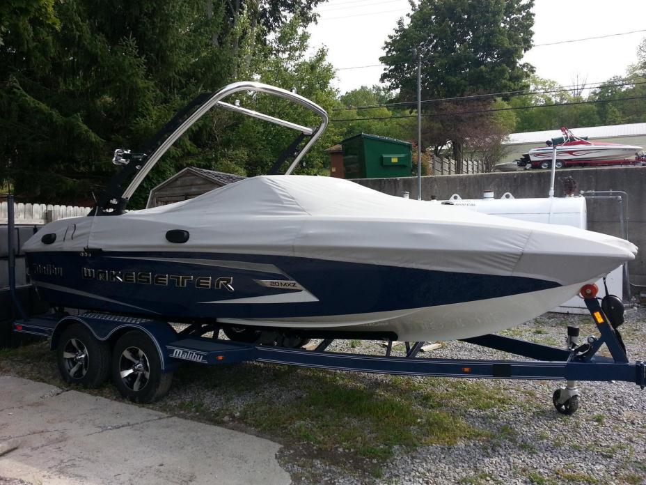 2014 Malibu Boats LLC Wakesetter 20 MXZ