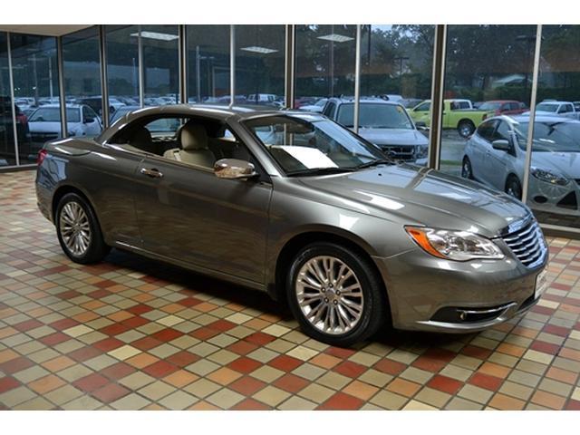 Chrysler : 200 Series 2dr Conv Lim 2 dr conv lim convertible 3.6 l nav cd 4 wheel disc brakes abs air conditioning