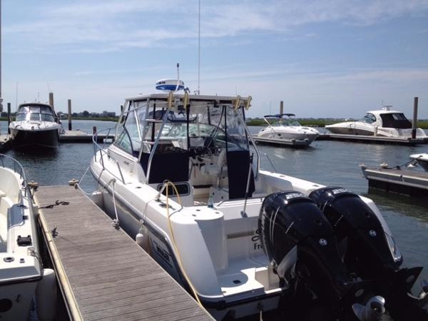 2001 Boston Whaler 28 Conquest