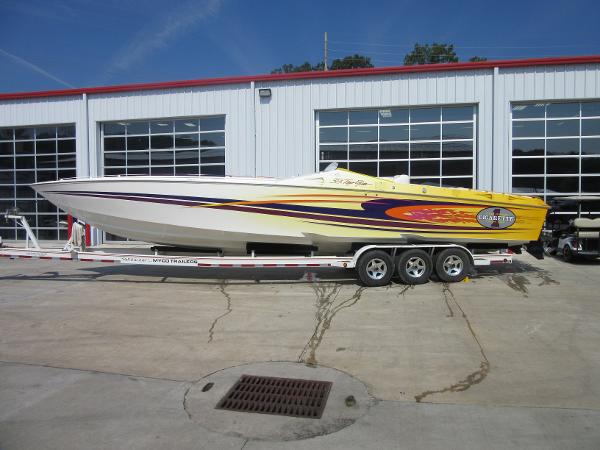 2001 CIGARETTE 38 TOP GUN