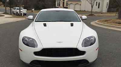 Aston Martin : Vantage Black Car