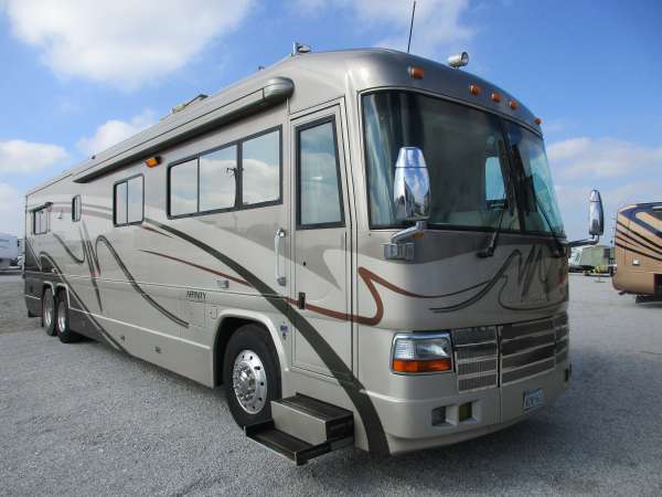 2002 Country Coach Affinity 42ft with 2 slide outs
