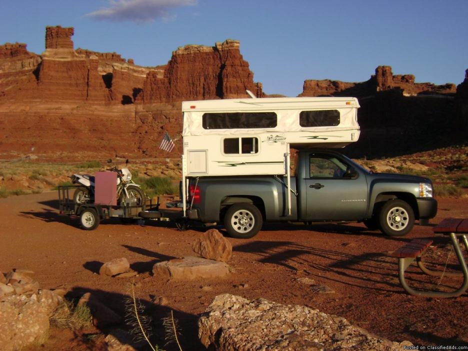 Palomino B800 Bronco truck camper