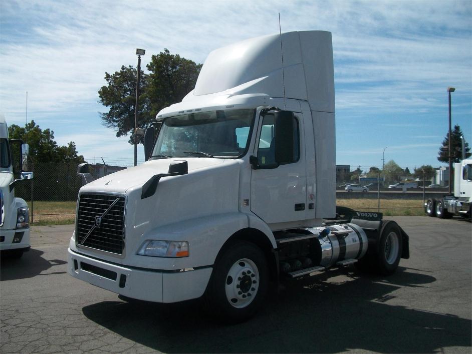 2015 Volvo Vnm42t200