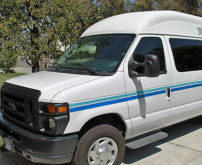 Ford : E-Series Van E-150 Clean White Wheelchair Van (Rear Lift) Under 10,000 Miles .