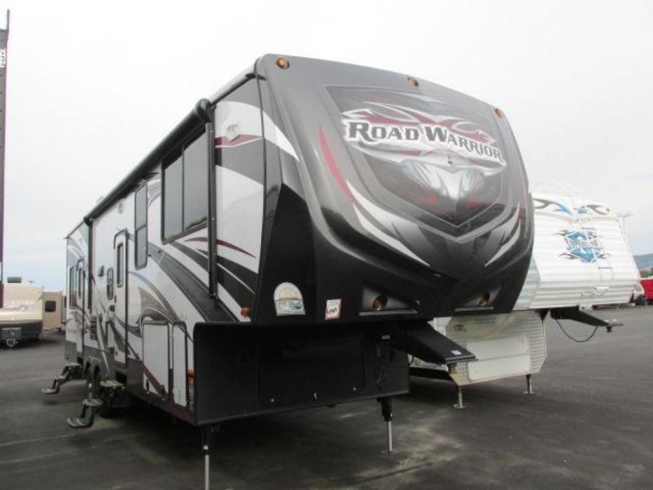 2016 Heartland Rv Road Warrior RW355 Bath & 1/2 W/3 Slide,