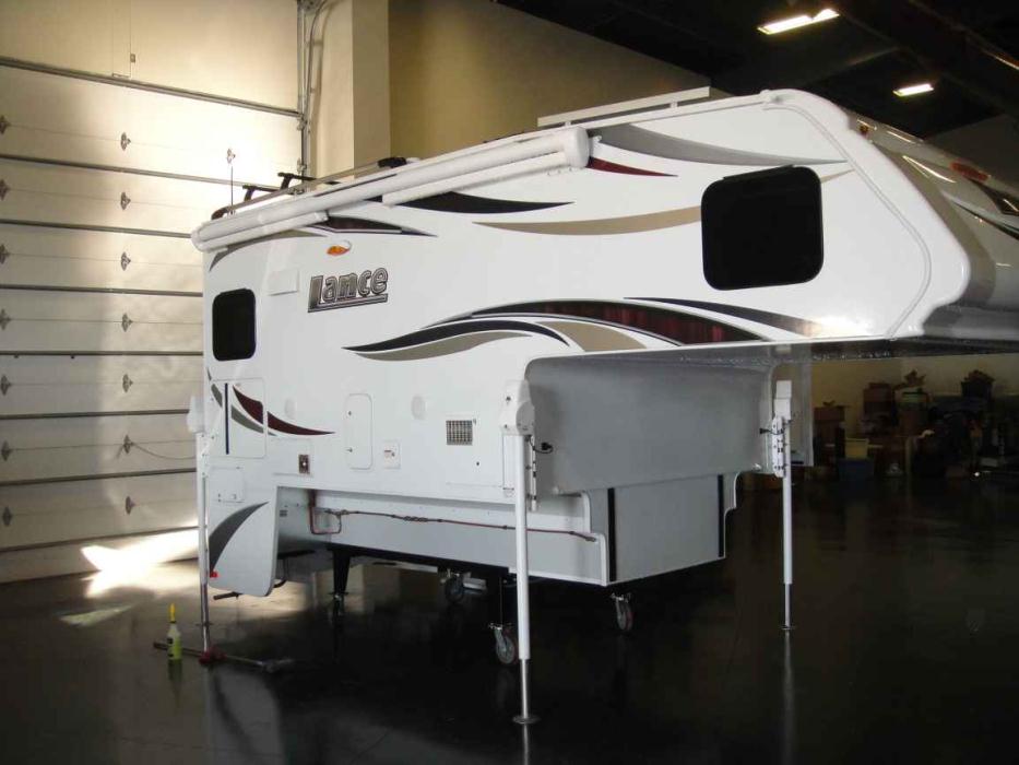 2016 Lance Truck Campers 865