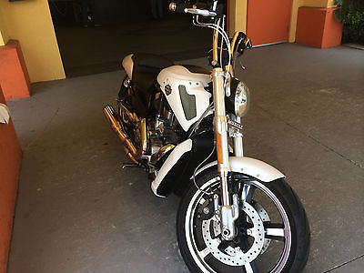 Harley-Davidson : VRSC 2013 harley vrod muscle vrscf white