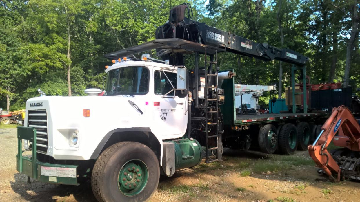 2005 Mack Rb690s