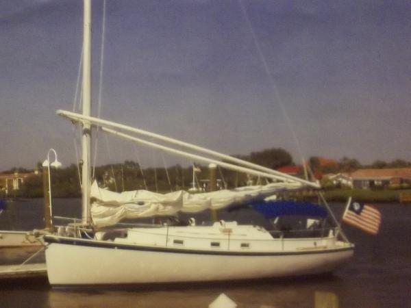 1982 Hinterhoeller Nonsuch 30 Catboat