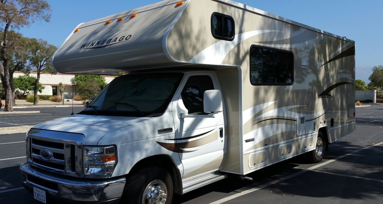 2005 Winnebago Adventurer 35U