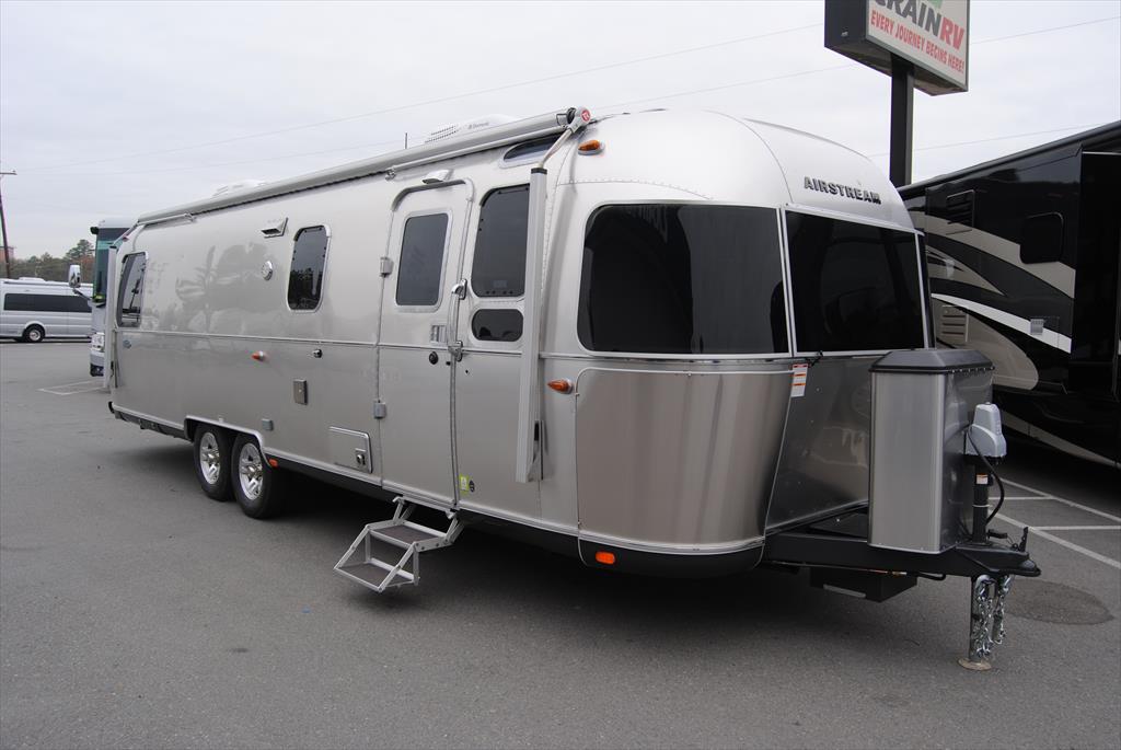 2016 Airstream 30 FLYING CLOUD