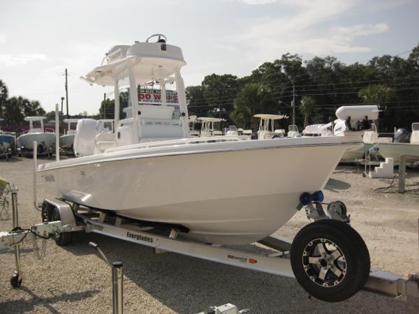 2016 EVERGLADES BOATS 243 CC W/Tower