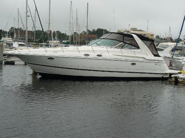 2000 Cruisers Yachts 3870 Express