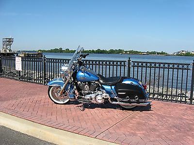 Harley-Davidson : Touring 2011 hd flhrc road king classic