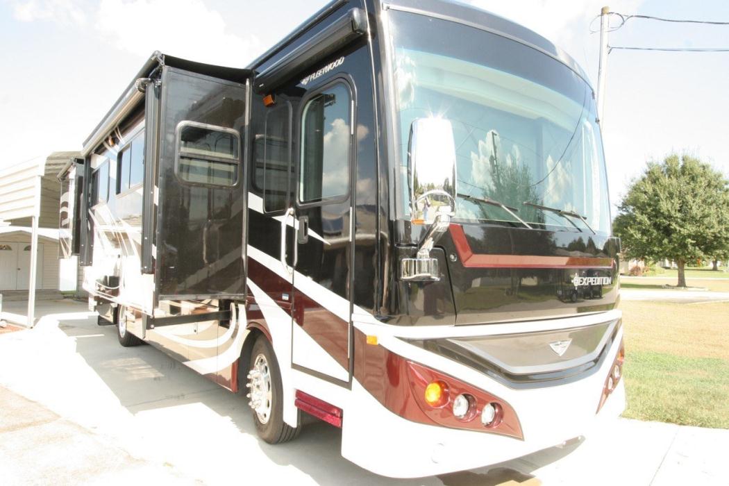 2015 Fleetwood Discovery 37R